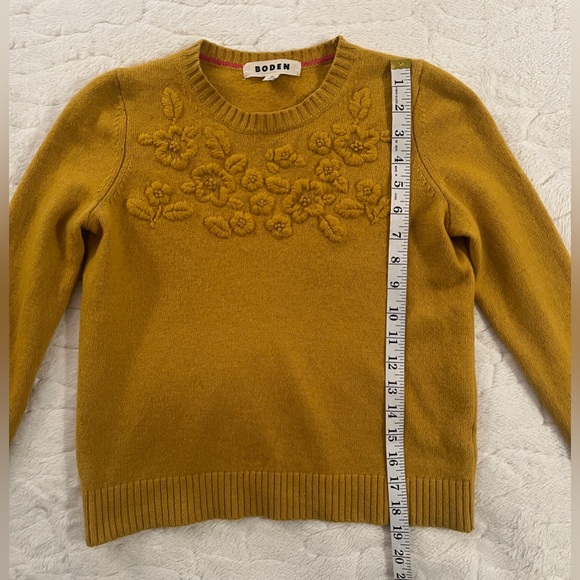 Boden Embroidered Crew Neck
Sweater Dijon ( mustard yellow color.) Size XS - Picture 5 of 9